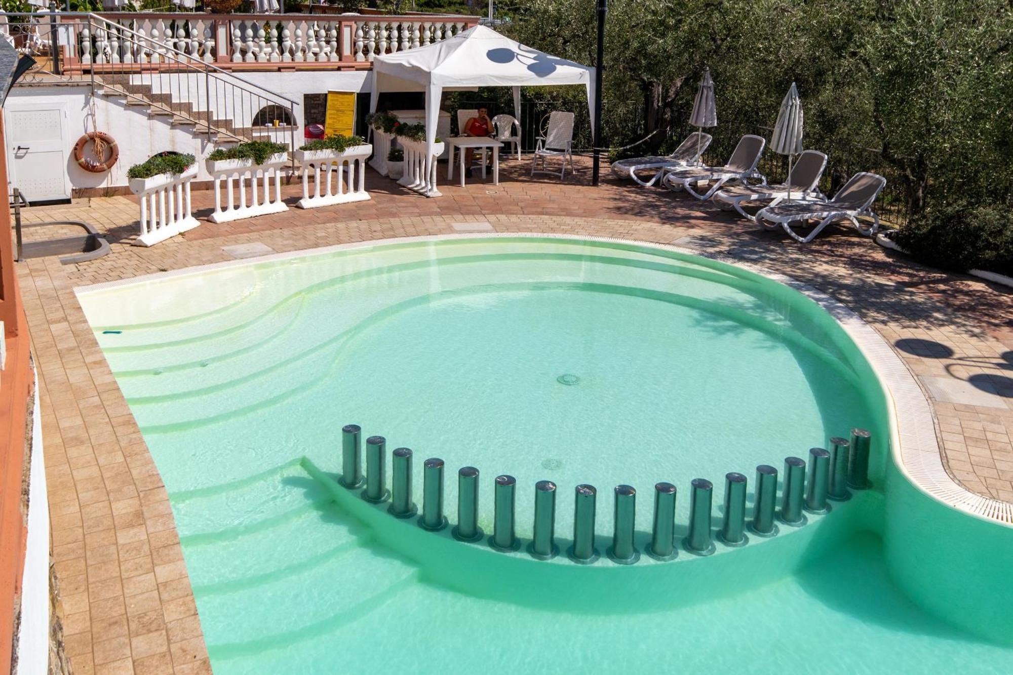 Albergo Ristorante San Matteo San Bartolomeo Al Mare Eksteriør billede