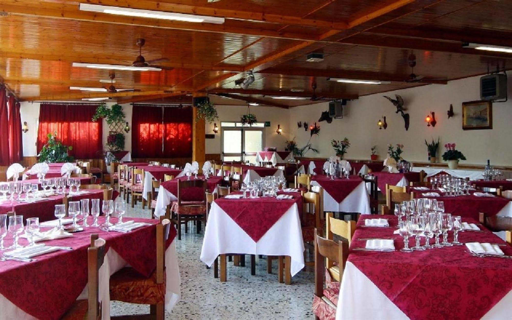 Albergo Ristorante San Matteo San Bartolomeo Al Mare Eksteriør billede